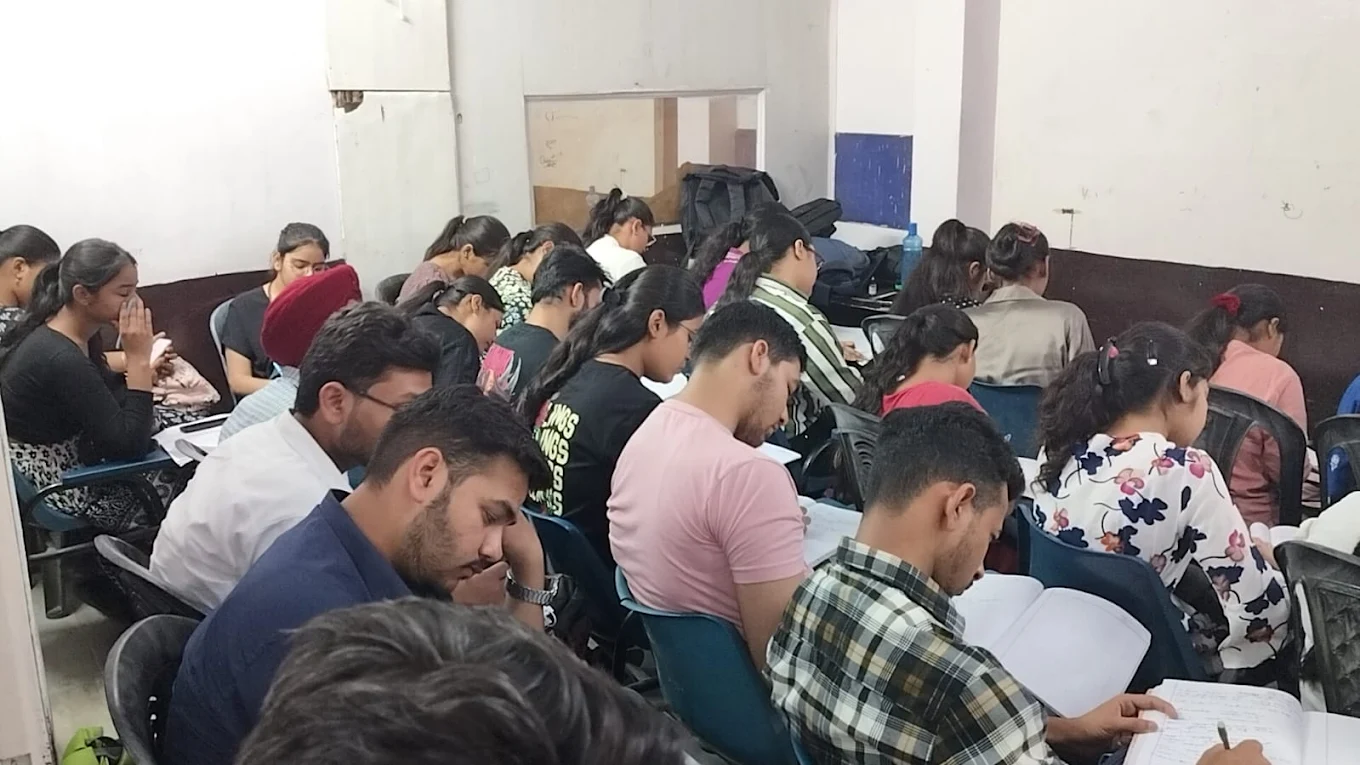 laxmi nagar best location for competition exam.png